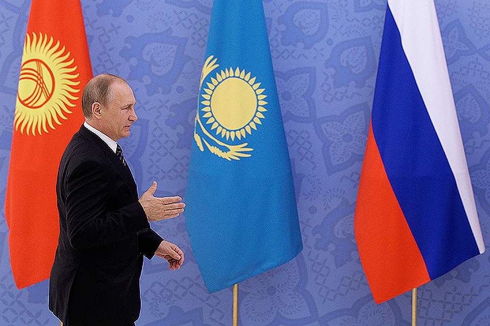 Президент России Владимир Путин на церемонии совместного фотографирования глав государств - членов Шанхайской организации сотрудничества. ФОТО Михаил Метцель/ТАСС