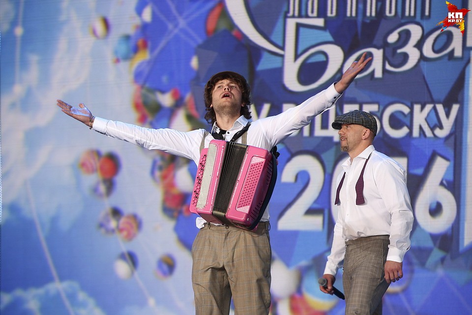 Серега на "базаре" не спел свой "Бумер", хотя в программе он был заявлен.
