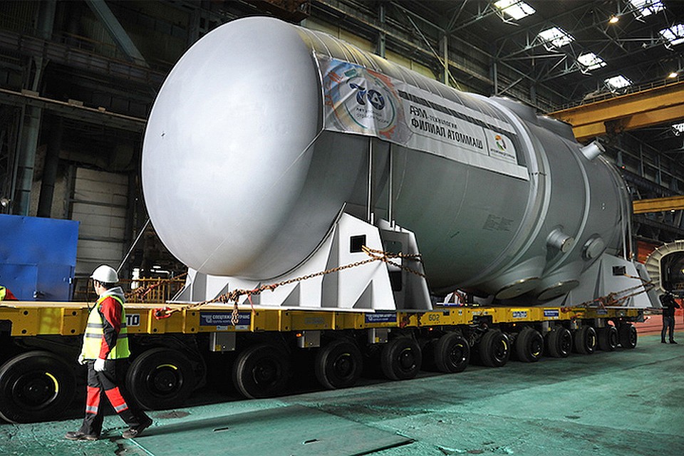 Корпус реактора весит 330 тонн. Именно с ним и случилось ЧП. Фото: "Атоммаш".