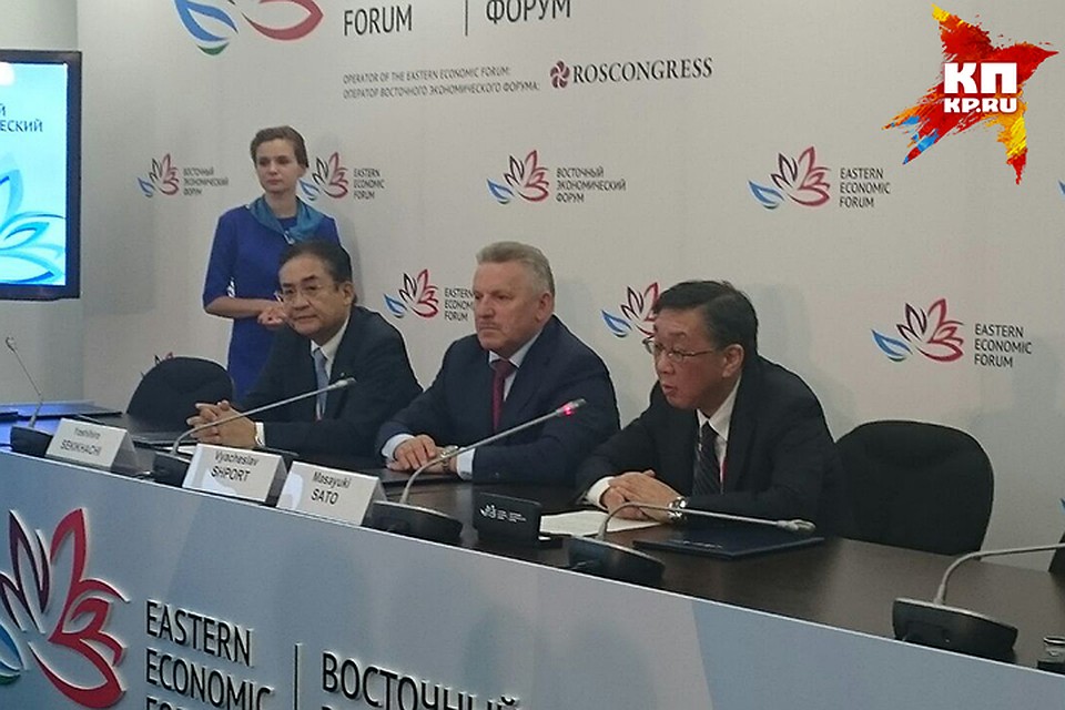Губернатор Хабаровского края подписал сразу 4 соглашения на ВЭФ