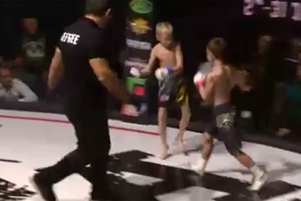 4 октября в столице Чечни прошел турнир Grand Prix Akhmat 2016, во время которого на ринг наряду со взрослыми спортсменами выходили дети