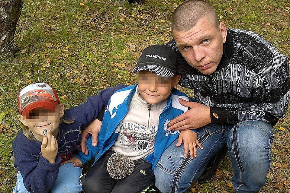 У погибшего пожарного остались жена и двое ребятишек.