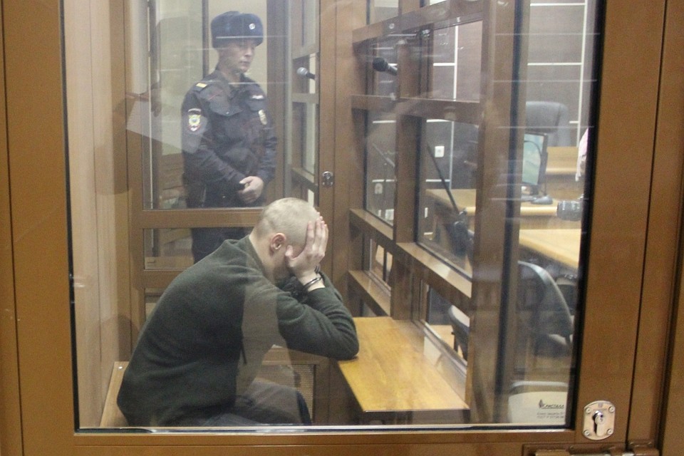 Константин Р. выслушал приговор, не поднимая головы.