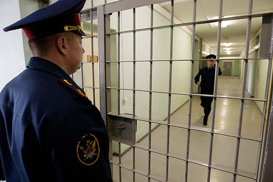 Нужно ли отпускать заключенных из тюрем по болезни?