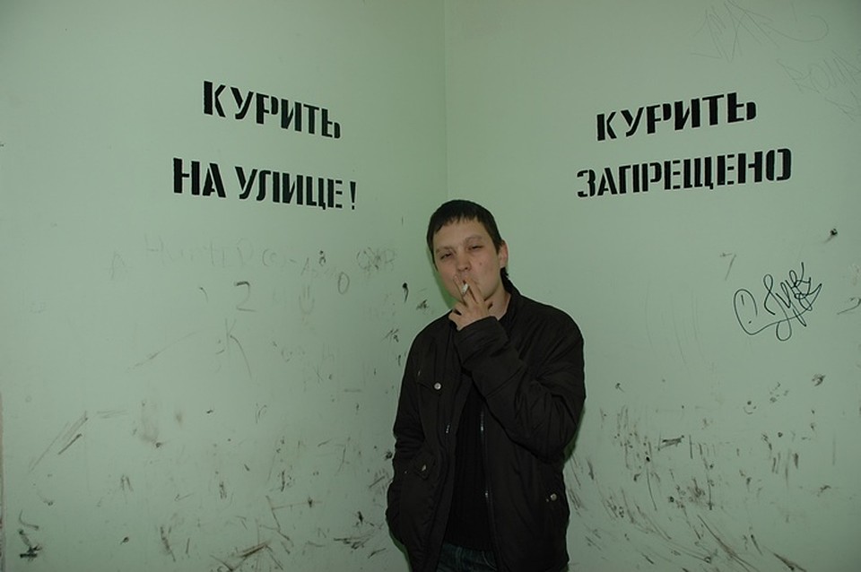 Каждый девятый опрошенный признался, что выходит подымить просто за компанию