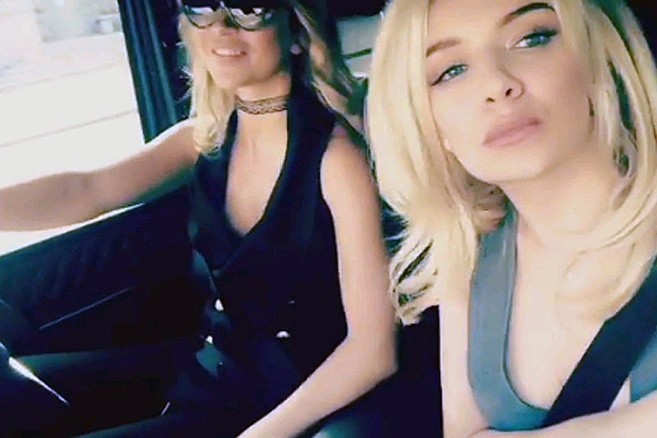 Cудя по микроблогу девушки, она обожала автомобили и часто делала селфи за рулем.