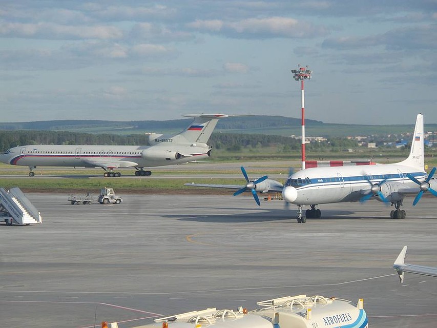 Потерпевшие крушения Ил-18 и Ту-154 в аэропорту Екатеринбурга Фото: Всеволод Махов