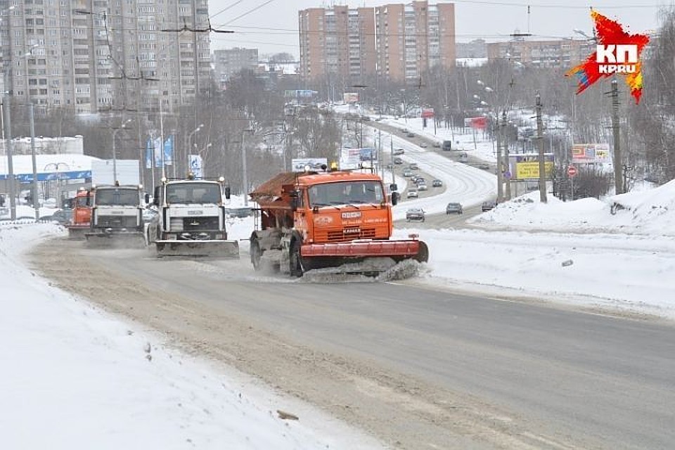На борьбу со снегом в Ижевске вышли 75 единиц техники