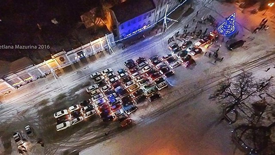 Флешмоб устроили в Евпатории на Театральной площади