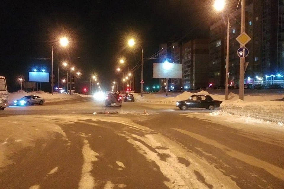В Томске на улице Энтузиастов произошло ДТП. Фото: пресс-служба ГИБДД по Томской области