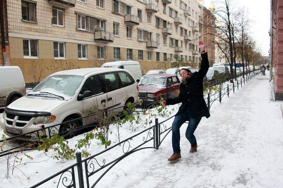 Травмпункты рапортуют: пострадавших от гололеда стало больше