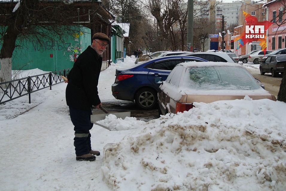 Сложилось так, что ближе к пенсии Василий Сидоренко вынужден был стать дворником. О чем ничуть не жалеет, говорит: «На той работе я здоровье только терял, а здесь приобрел немерено!»