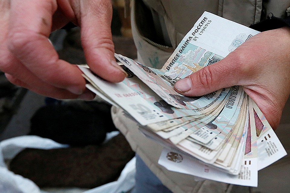 Эксперты считают, что вчерашняя относительная крепость рубля не показатель. В ближайшее время наша валюта чуть ослабнет