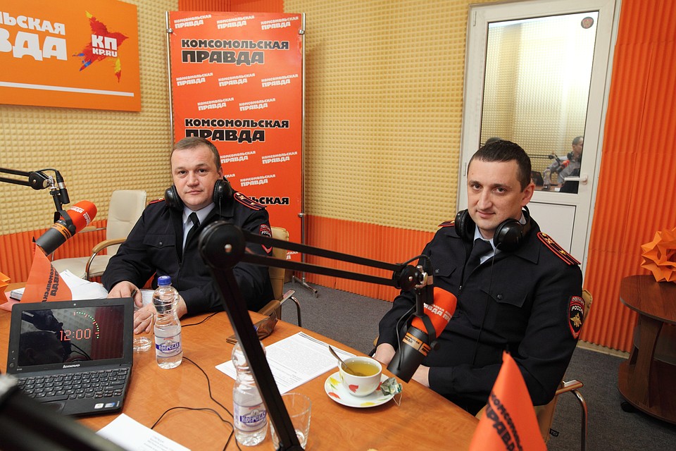 Начальник отдела дорожного надзора УГИБДД ГУ МВД России по Ставропольскому краю Дмитрий Корнеев и заместитель начальника отдела исполнения административного законодательства УГИБДД ГУ МВД России по Ставропольскому краю Вячеслав Коноваленко