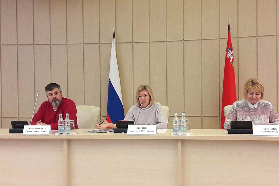 Руководитель Главного управления по информационной политике Московской области в ранге министра Анастасия Звягина (на фото в центре).