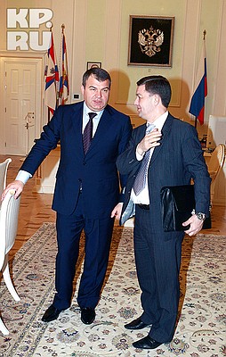 Анатолий Сердюков в своем рабочем кабинете, 2008 г.