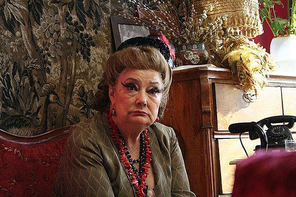 «Нирвана» - очень простая история. О любви. О дружбе. О предательстве. О двух девушках, живущих в одном городе: Алисе и Вэл. Это очень простая история, в которой не будет хэппи-энда.