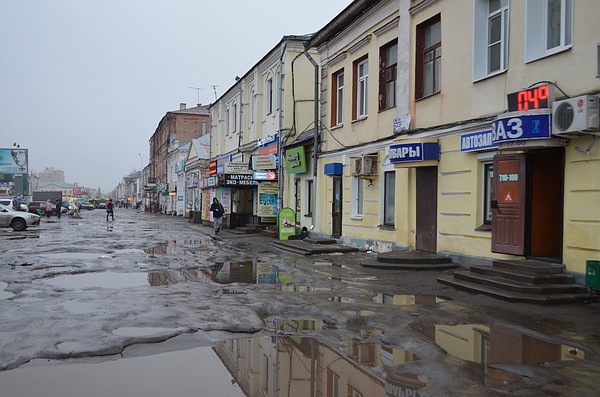 Средина декабря. В Тамбове +4. Город в воде, а не в снегу. Но это не рекорд. Максимальная температура воздуха - 8,0 градуса тепла зарегистрирована в 1979 году. А минимальная в 1963 году. Тогда в городе было 26,9 градуса мороза.