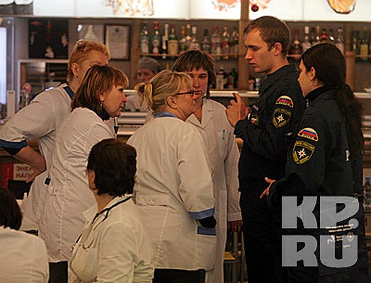 - Я ехал в восьмом вагоне, - рассказал "Комсомолке" один из пассажиров Борис Грузд. - В какой-то момент раздался грохот и сильный удар. Подумали, что колесо потеряли. Фото - Тимур ХАНОВ