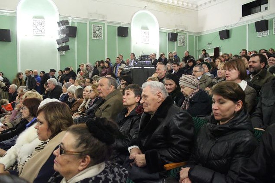 На слушания пришли 955 человек. Фото: Евгения ЗУБОВА