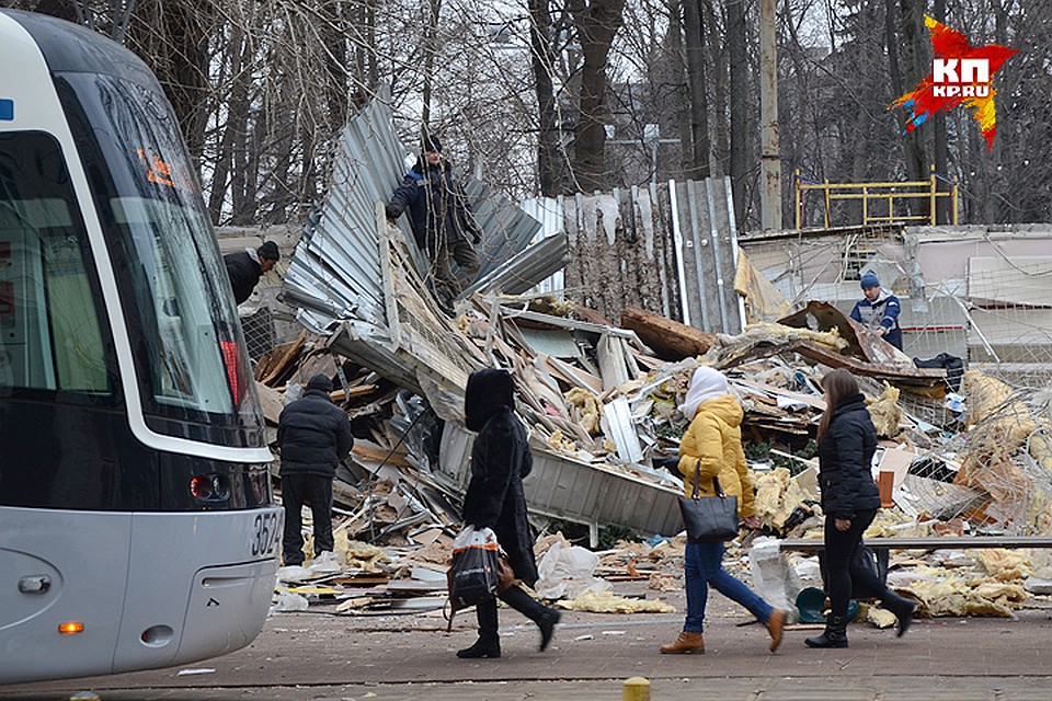 Разбор незаконных построек в районе метро Войковская. Фото: Александр БОЙКО