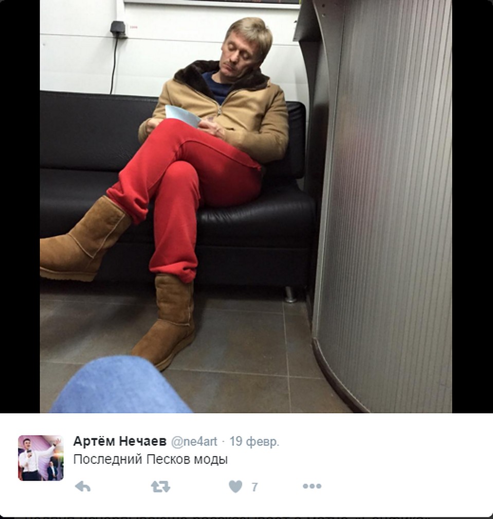 Снимок Пескова в красных штанах стал хитом интернета. Фото: twitter.com/ne4art