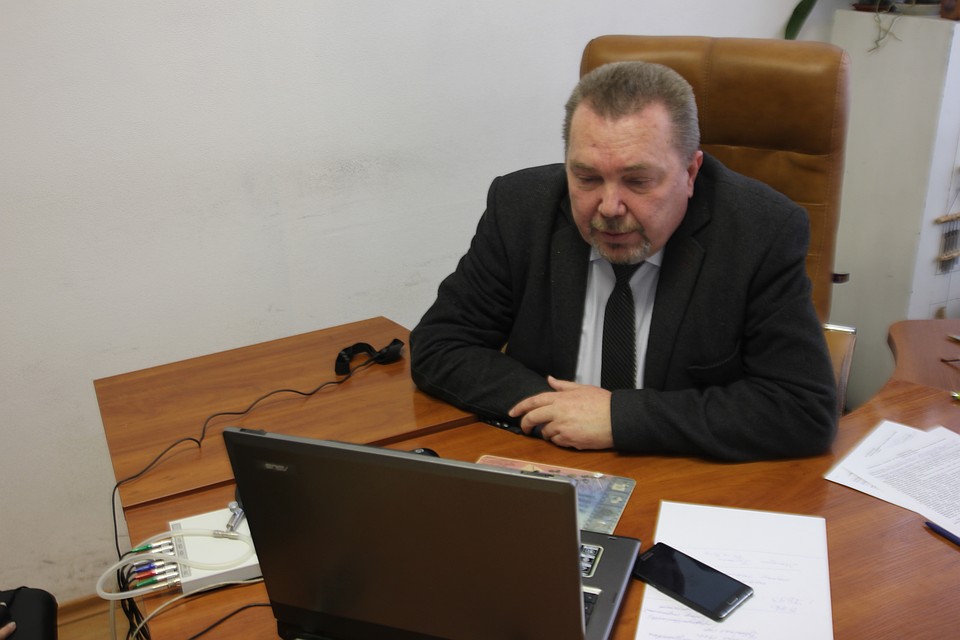 Все волнения клиентов эксперт видит на мониторе компьютера. От него ничего не скроешь! Фото: Тимур ДОКТОРОВ