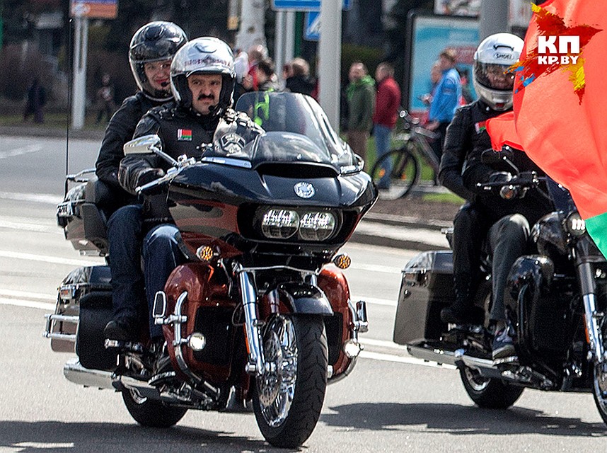 Виктор Лукашенко приехал на Harley-Davidson CVO Road Glide Ultra за 55 тысяч долларов. Фото: Дмитрий ЛАСЬКО