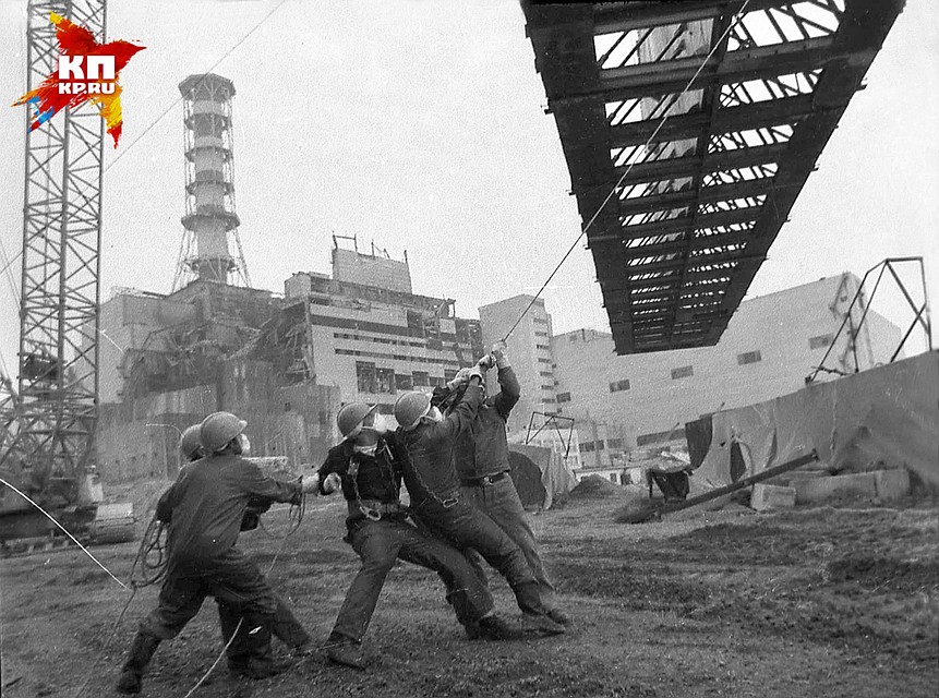В ликвидации последствий аварии участвовало более полумиллиона человек - добровольцы со всего СССР съезжались к зараженной территории. Фото: архив Валерия Новикова