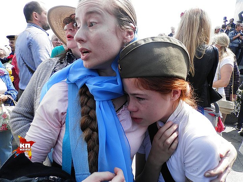 Колонна все время находилась под присмотром нацгвардейцев, невероятного количества милиции и ультрарадикалов Фото: Полина ОРЛОВСКАЯ