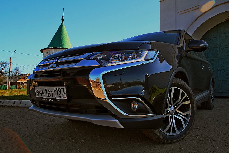 Mitsubishi Outlander не подкинул еще и повода усомниться в своих силах, а ведь проехали мы уже немало, половину Древней Руси Фото: Евгений ВАСИН