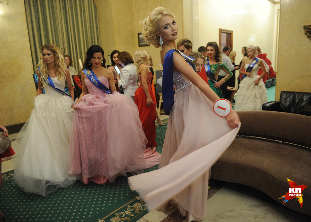Среди претенденток были и юристы, и нотариусы, и научные работники, и декораторы, и владелицы собственного бизнеса, даже байкерши и просто домохозяйки Фото: Владимир ВЕЛЕНГУРИН