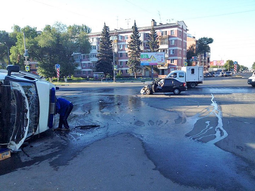 ДТП со "скорой помощью" произошло 2 июля около 6.30 утра в Советском районе областного центра. Фото: ГУ МВД России по Самарской области