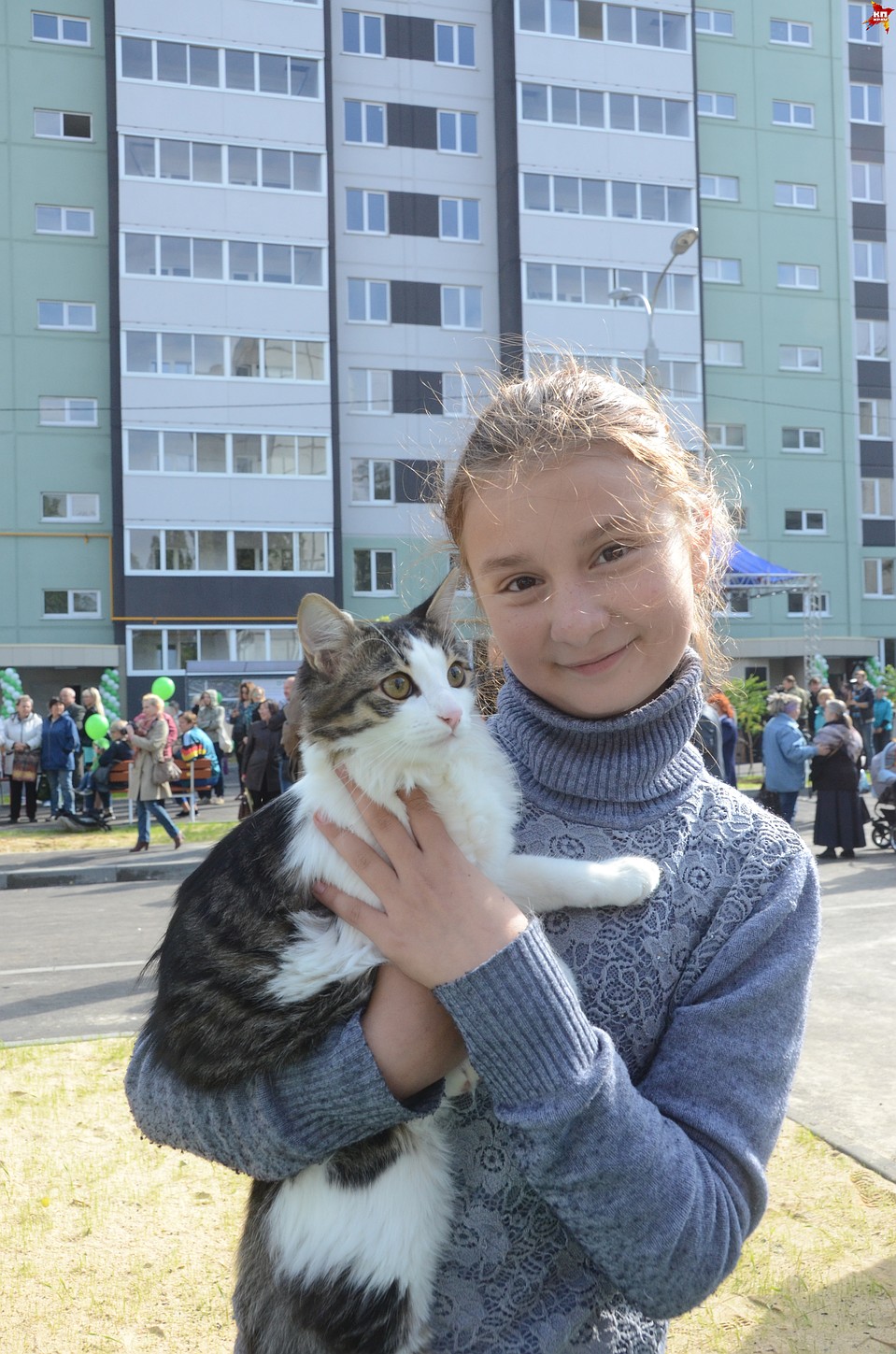 Первой в дом - кошку. Фото: Геннадий БИСЕНОВ