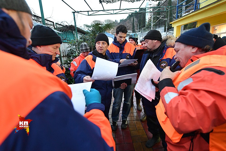 3500 человек участвуют в поисково-спасательной операции в Сочи. Поисковая операция в районе авиакатастрофы Ту-154 проводится круглосуточно Фото: Владимир ВЕЛЕНГУРИН