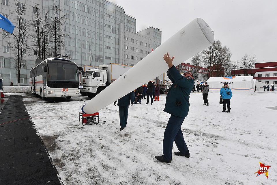 Световой столб позволяет работать в темноте. Устанвливается он за секунды Фото: Владимир ВЕЛЕНГУРИН