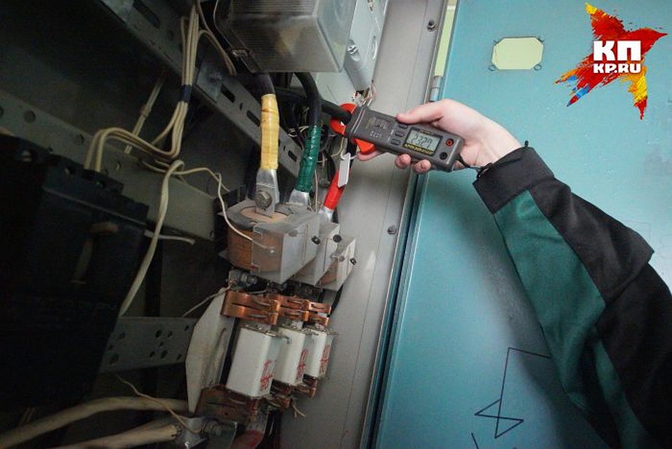 Устроиться на эту работу несложно. Главное, показать своим будущим работодателям, что вы действительно разбираетесь в электротехнике. Фото: Алексей БУЛАТОВ