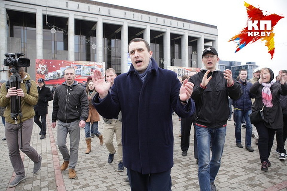 После короткого митинга решили идти в сторону площади Независимости. Фото: Святослав ЗОРКИЙ