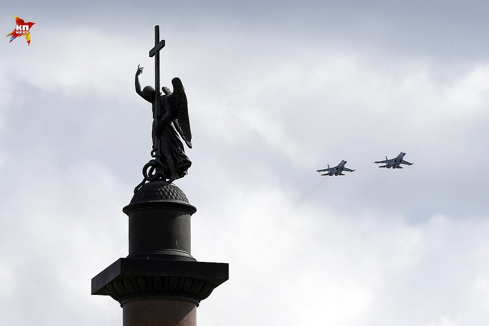 Боевая авиация над Петербургом. Фото: Николаев Александр