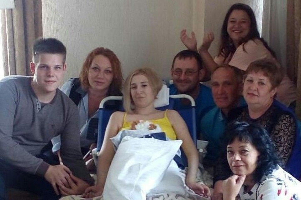 Пострадавшая в ДТП Юлия Шмуль сейчас находится на лечении в Москве, где ее поддерживают родные и близкие люди