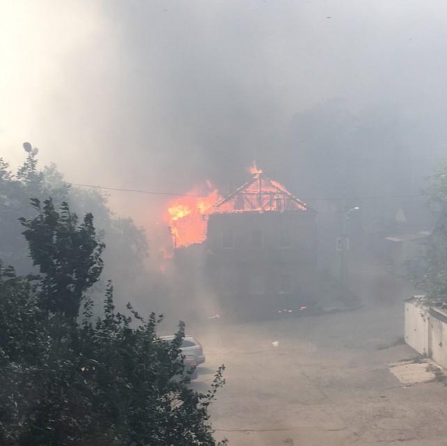 Дымом затянуло всю округу в радиусе нескольких километров. Фото: ВК, группа "Ростов Главный"