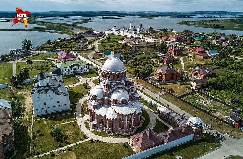 Говорят, первые постройки в Свияжске были возведены из угличского леса всего за месяц. Фото: Виктор ГУСЕЙНОВ