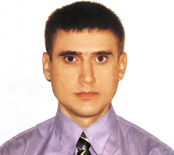Вячеслав Зиновьев был в гражданской одежде.