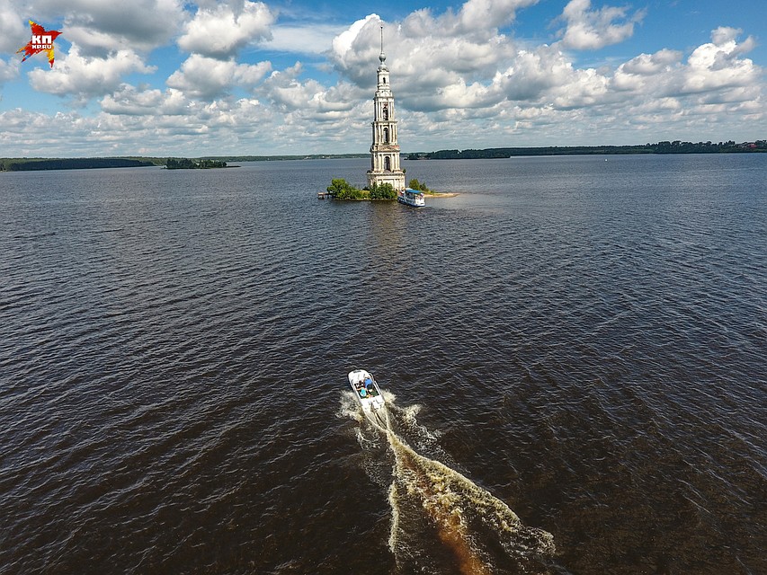 Колокольня в Калязине Фото: Виктор ГУСЕЙНОВ