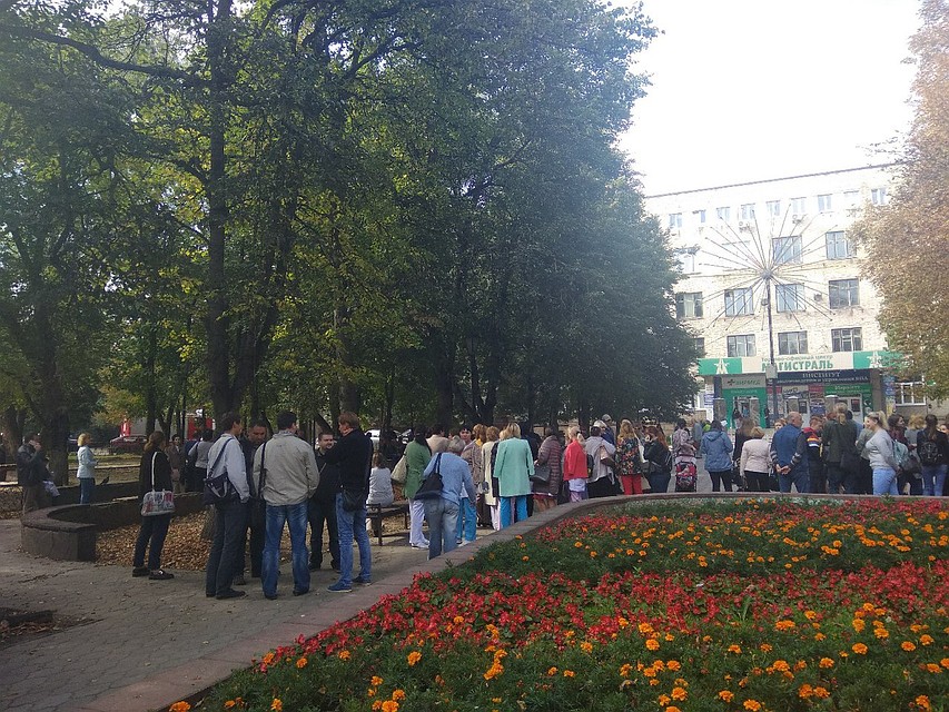 Людей толпами эвакуировали на улицу. Фото: соцсети