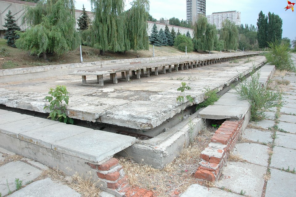 сейчас здесь полная разруха. Фото: Геннадий БИСЕНОВ
