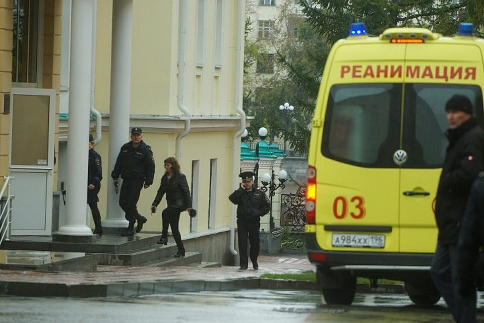 Первой "под раздачу" попала резиденция губернатора Свердловской области Фото: Алексей БУЛАТОВ