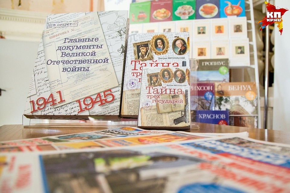 На стенде газеты "Комсомольская правда" - Челябинск" Фото: Валерий ЗВОНАРЕВ