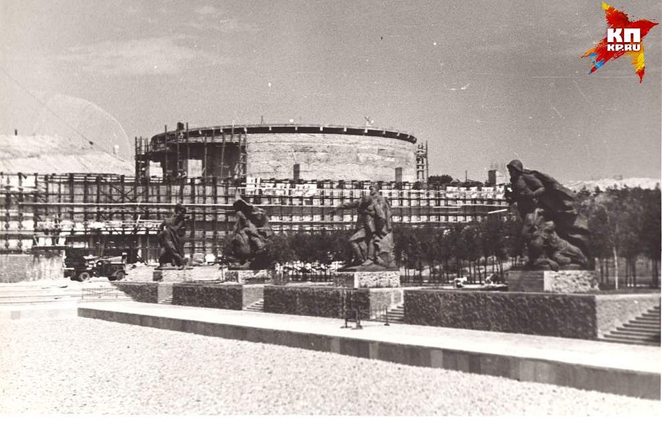 Площадь Героев. 1965 г. Фото: Музей-заповедник «Сталинградская битва».