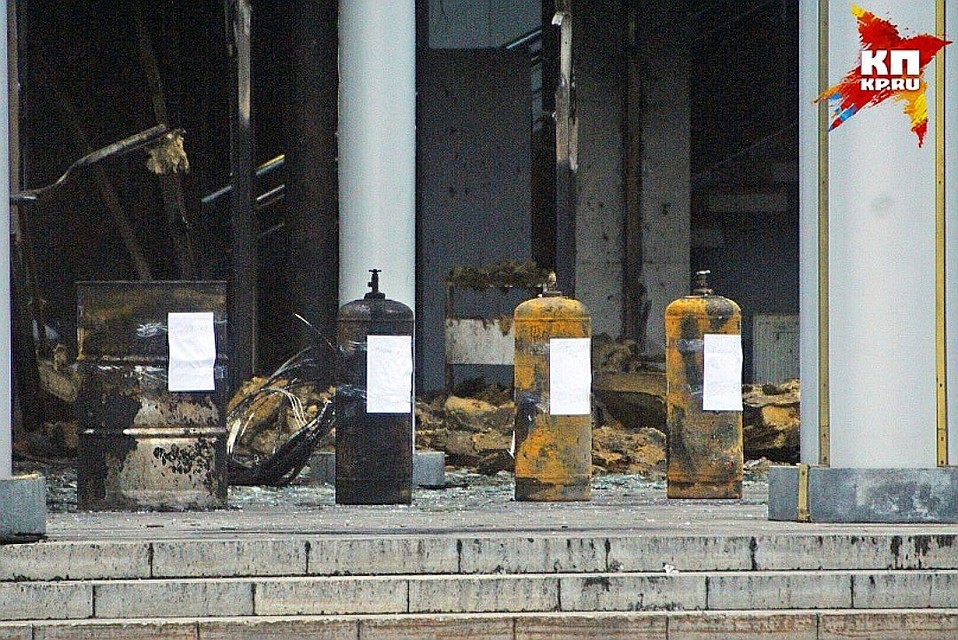 В грузовике было несколько газовых баллонов с бочкой Фото: Алексей БУЛАТОВ